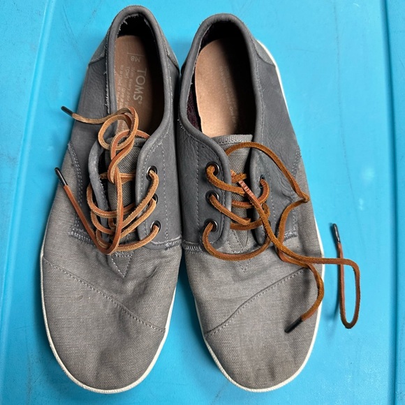 Toms mens size 8 sneakers gray canvas genuine leather trim laces shoes excellent - Picture 1 of 7